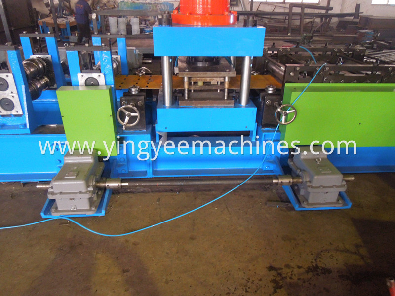 highway guardrail roll forming machine